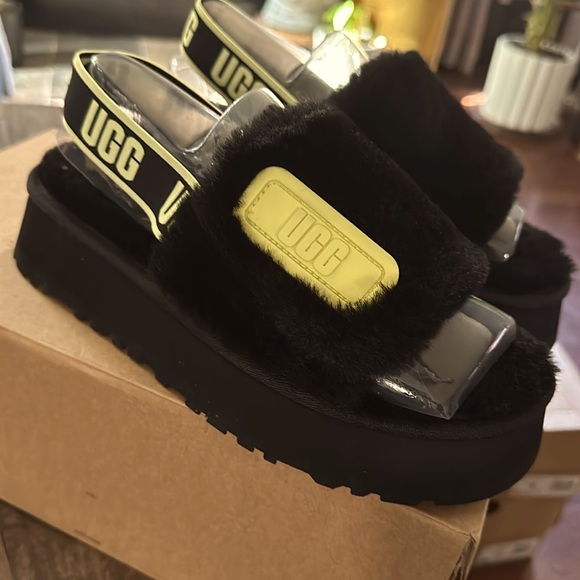 COPY - UGG Fluff Slides - Picture 1 of 5